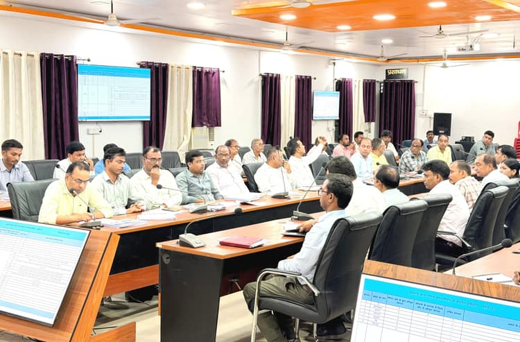 Aurangabad News : सभी पंचायतों में मानक के अनुरूम हो मोक्षधाम का निर्माण