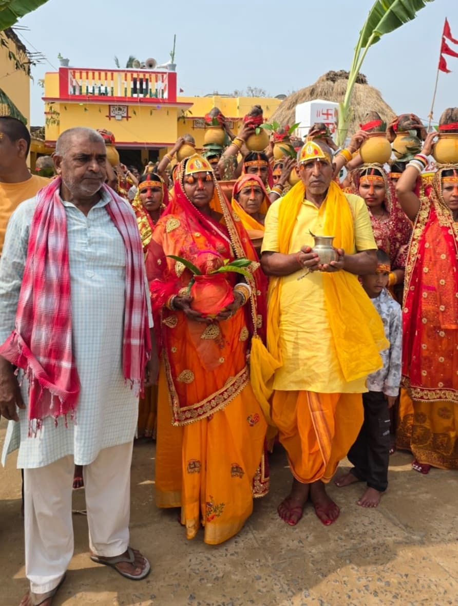 कलश शोभायात्रा के साथ हरे राम संकीर्तन यज्ञ का शुभारंभ