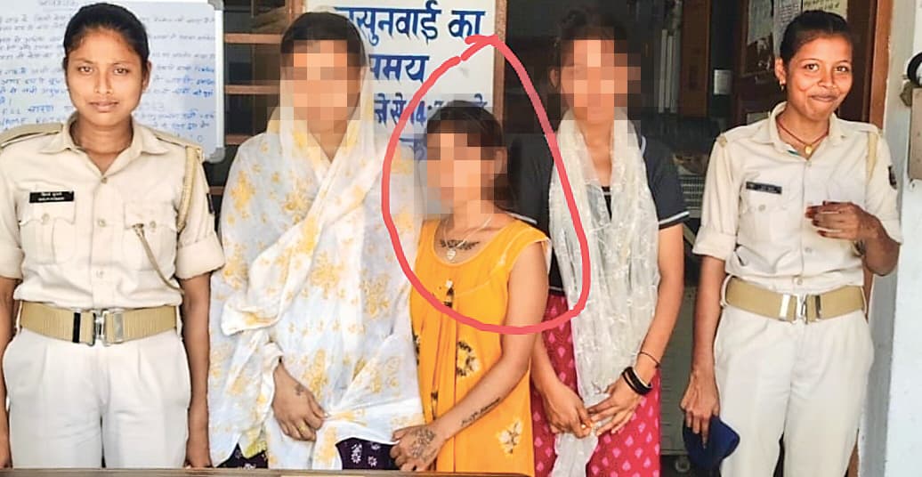 अमनौर में ऑर्केस्ट्रा पर छापा, बांग्लादेशी युवती सहित पुलिस ने चार लोगों को पकड़ा