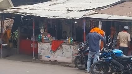 पान दुकान में ताला तोड़ कर दुकान में रखे सामान की चोरी