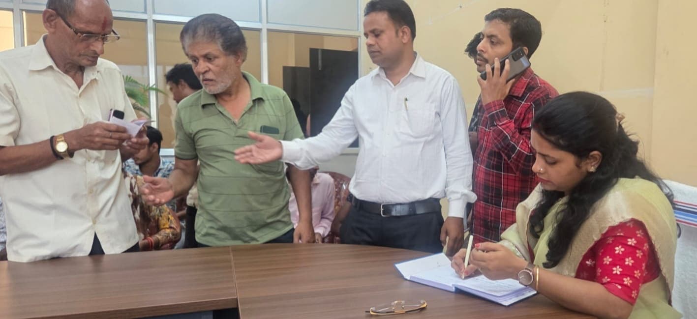 Bokaro News : चास नगर निगम कार्यालय में लगा जनता दरबार