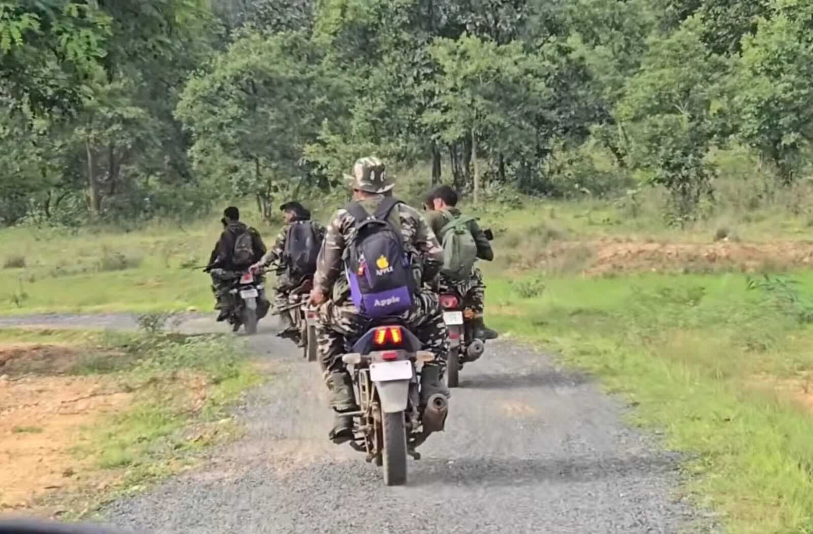 Chaibasa News : नक्सली किला ढहने के साथ पहुंचने लगा विकास