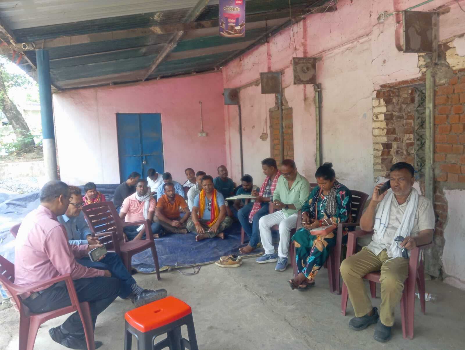 East Singhbhum News : बहाली में गड़बड़ी के विरोध में धरना 13 घंटे अयस्क परिवहन रहा ठप