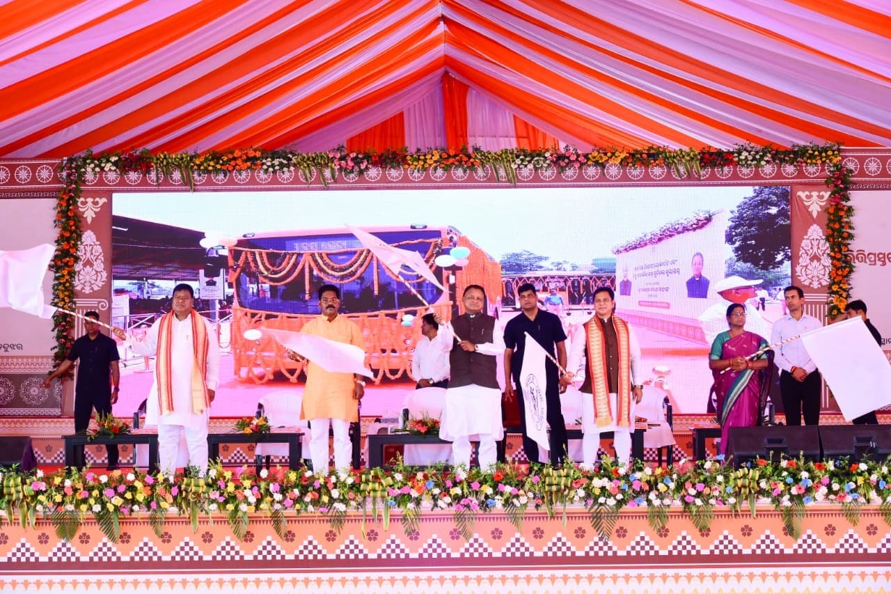 Bhubaneswar News: मुख्यमंत्री ने क्योंझर में 1,330 करोड़ रु की परियोजनाओं की शुरुआत की