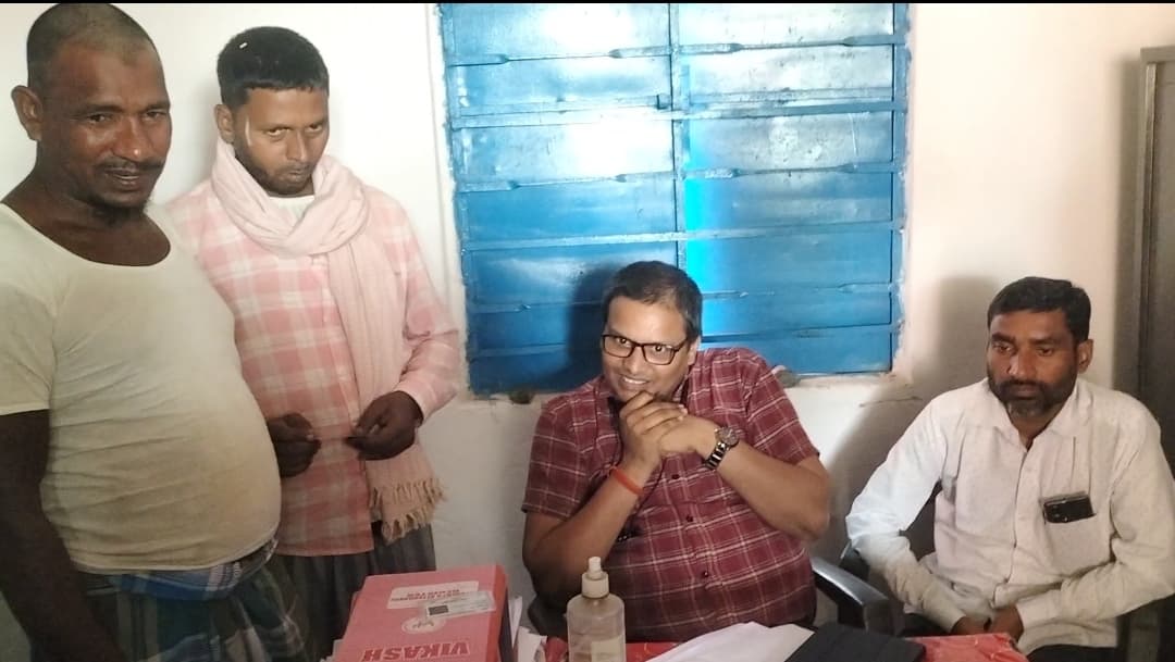 BANKA प्रभात खबर में मामला प्रकाशित होने के बाद शिक्षा विभाग एक्शन में, डीपीएम एमडीएम ने विद्यालय में की जांच