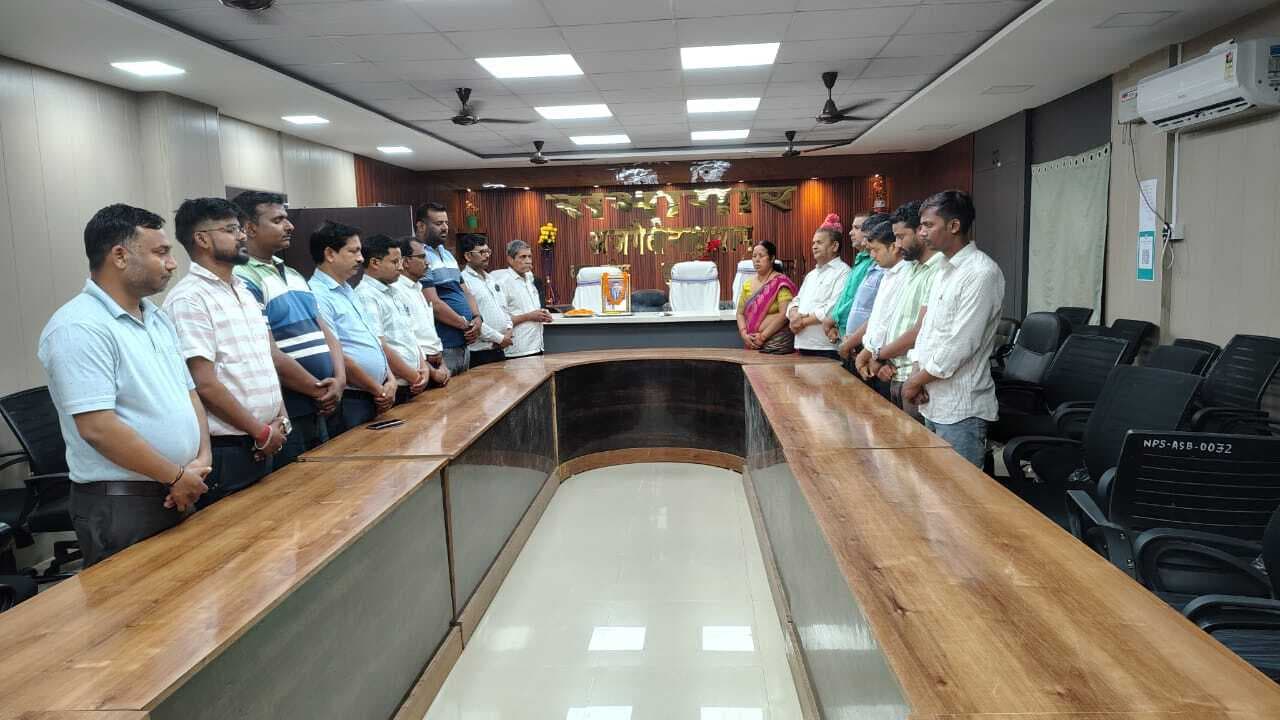 BHAGALPUR नप कार्यालय में कार्यपालक पदाधिकारी को दी गई भावभीनी श्रद्धांजलि