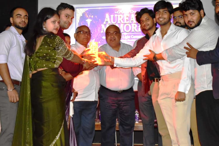 विद्यार्थियों ने सेवा, निष्ठा व ईमानदारी की ली शपथ