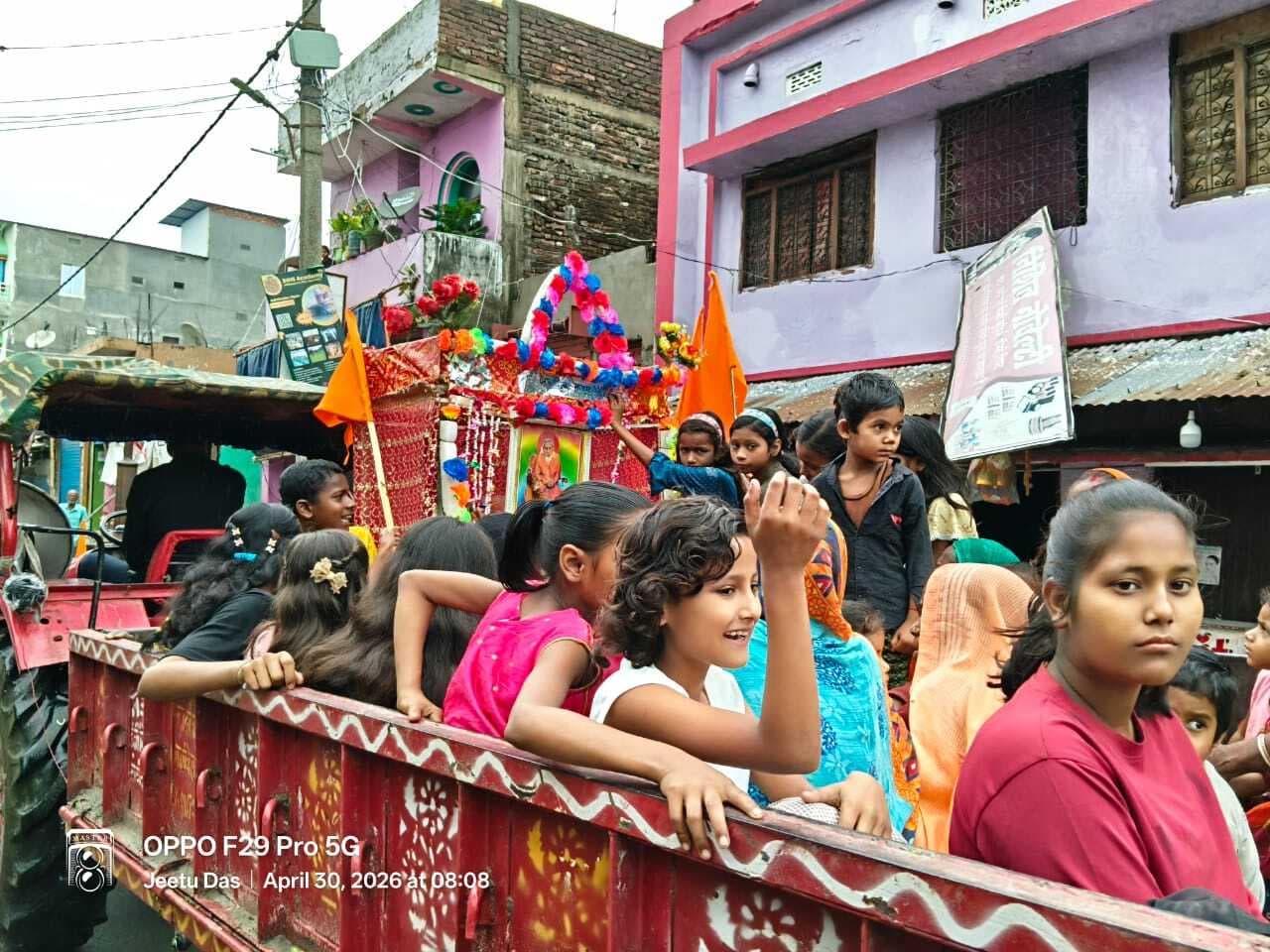 ARARIA महर्षि मेंही जन्मोत्सव पर निकली भव्य प्रभात फेरी, भक्ति गीतों से गूंजा महथावा बाजार