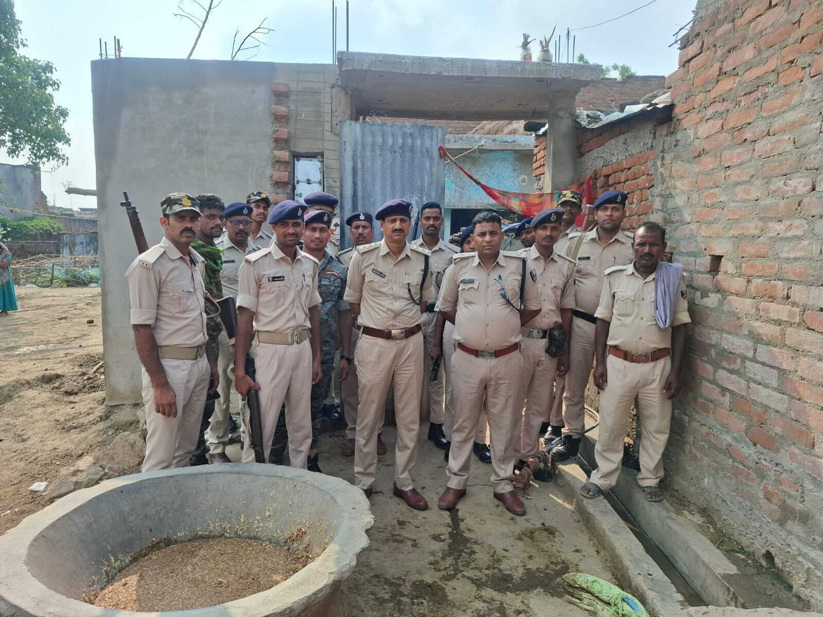 BANKA गोलीकांड के मुख्य आरोपित के घर कुर्की-जब्ती, पुलिस दबाव में दो ने किया सरेंडर