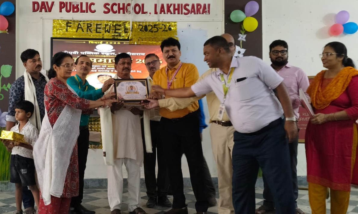 सेवानिवृत ड्राइवर सुनील कुमार को दी भावभीनी विदायी