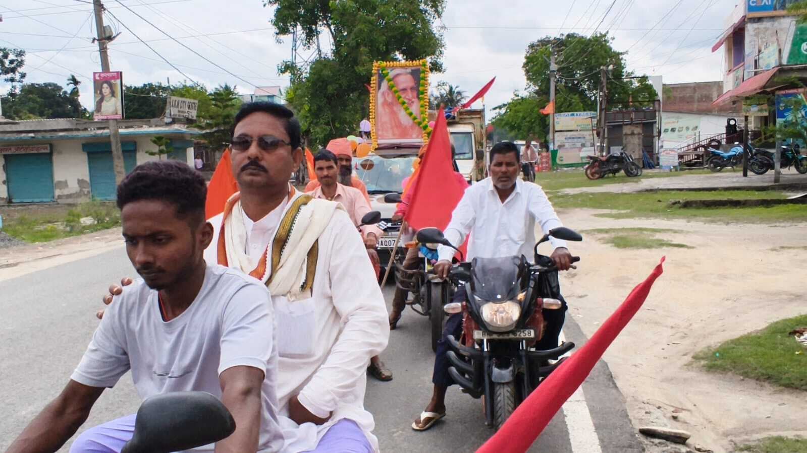 महर्षि मेही दास जयंती पर भव्य प्रभात फेरी: गूंजे ‘सनातन धर्म की जय’ के लगे नारे