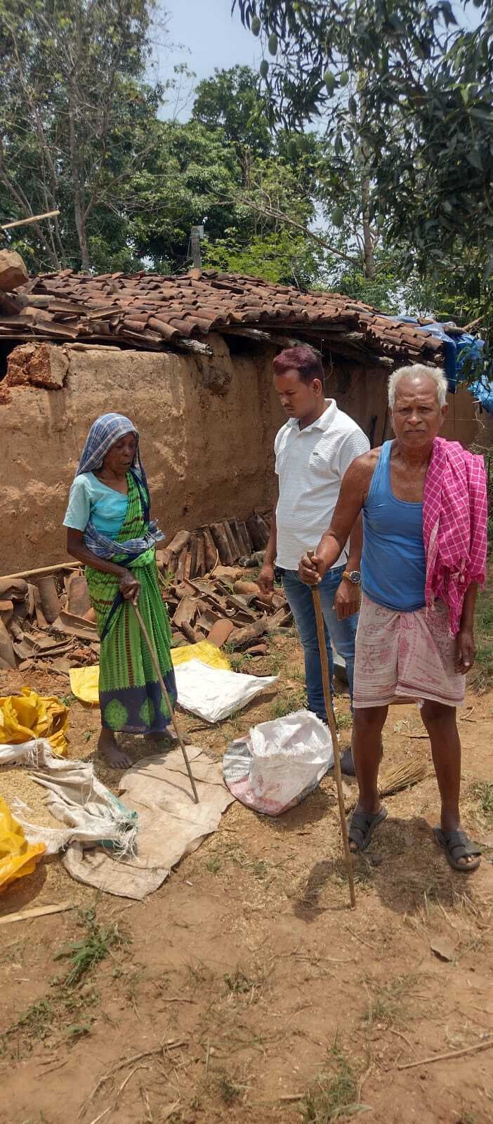 हाथियों ने घर को किया क्षतिग्रस्त