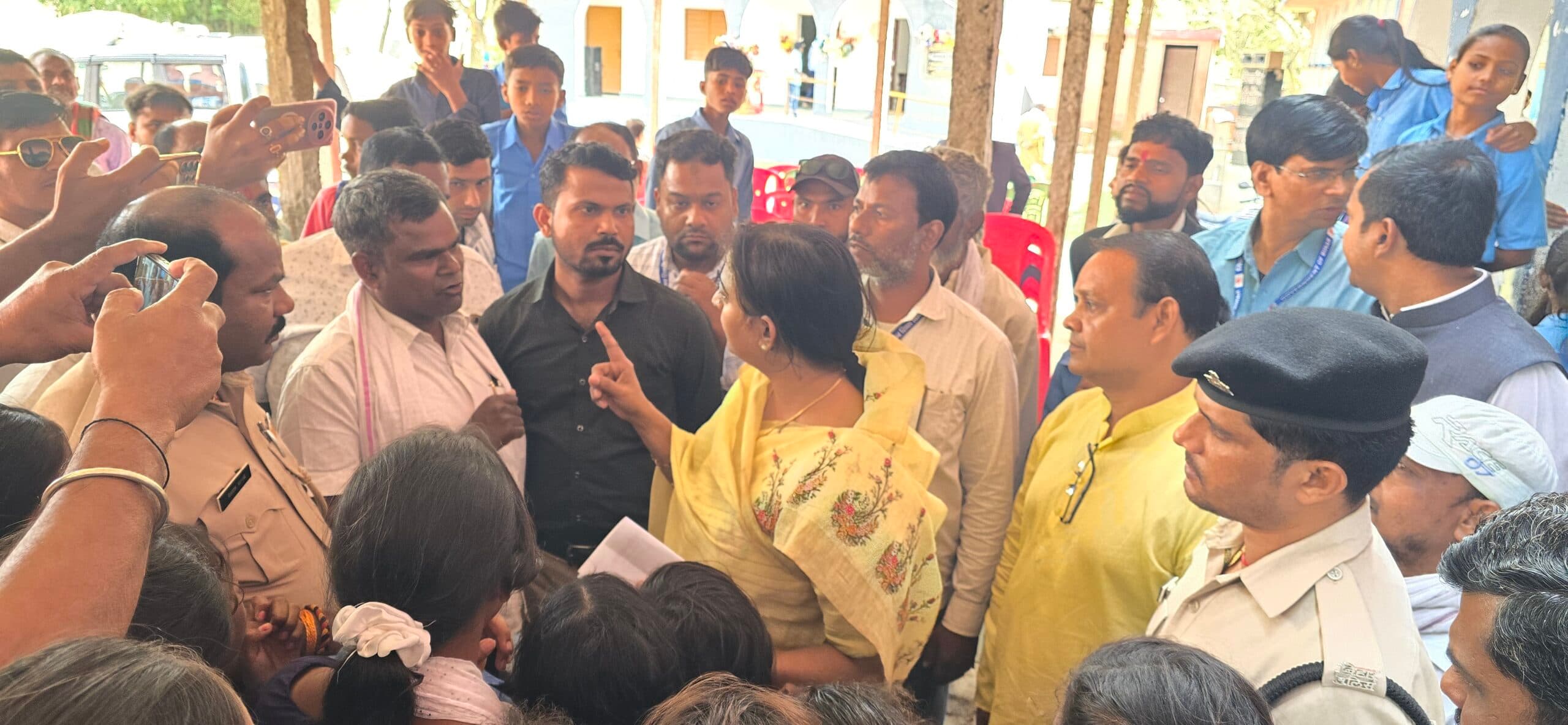 नवनिर्मित भवन के उद्घाटन को पहुंची विधायक को विद्यार्थियों ने किया समस्याओं से कराया अवगत