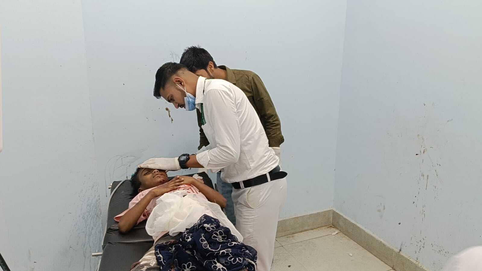 Gopalganj News : बेलवानवा के समीप बोलेरो से टकरायी बाइक, चार लोग घायल,  दो की हालत नाजुक