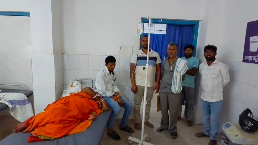 खड़ी ट्रक से टकराई स्कॉर्पियो, 4 घायल