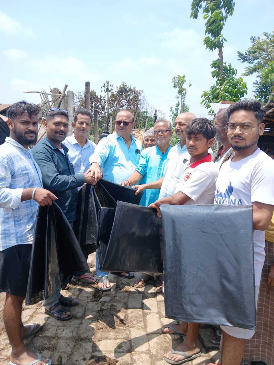 वासुदेवपुर गांव में चार घर जले