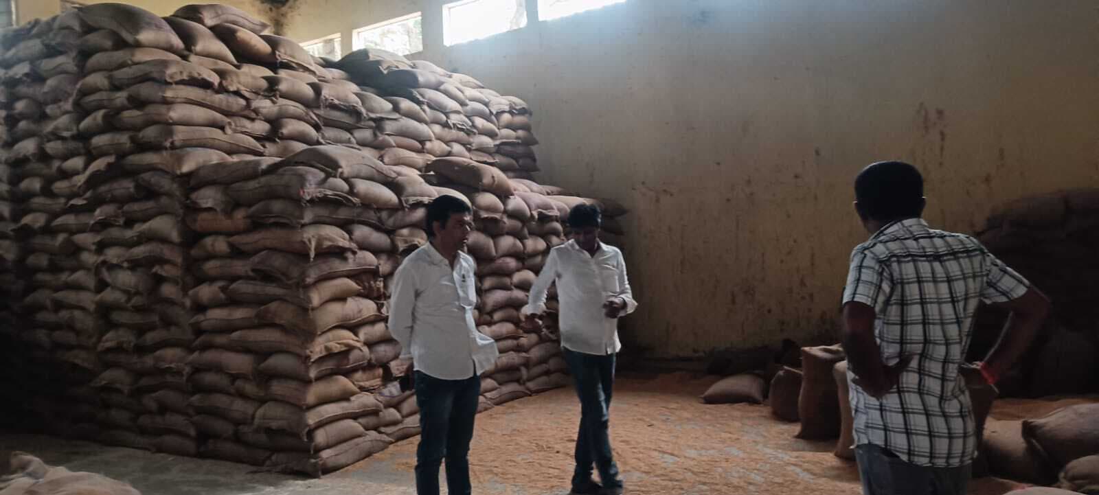 निरीक्षण में खुली व्यवस्थाओं की पोल, खाद्यान्न भंडारण को लेकर दिया निर्देश