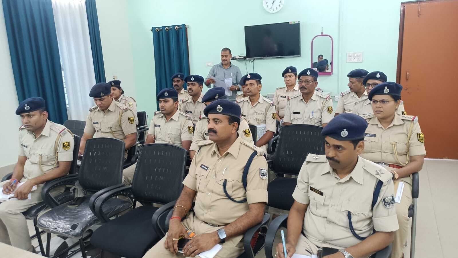 राष्ट्रीय लोक अदालत की तैयारी तेज, थाना प्रभारियों संग सीजेएम ने की बैठक