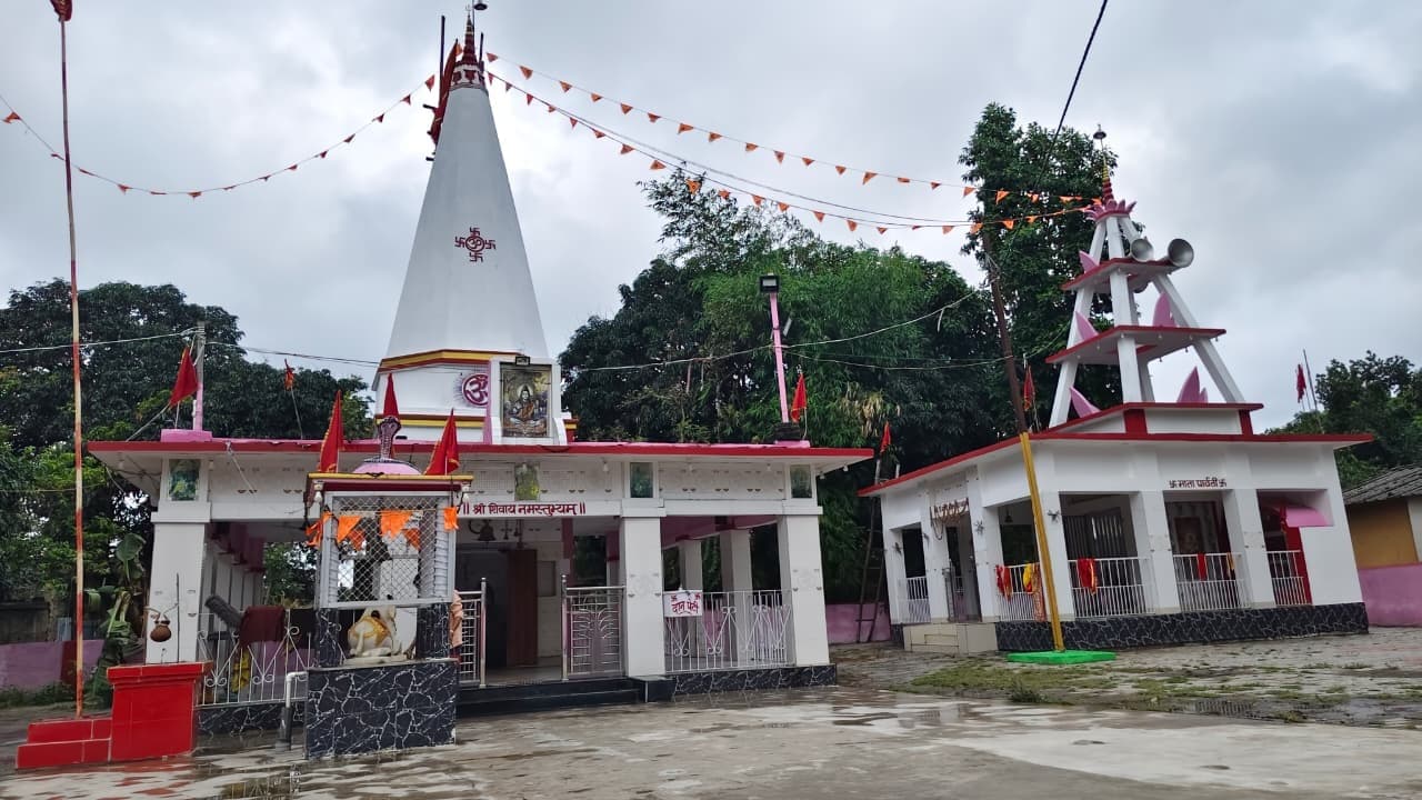 थाना परिसर स्थित बाबा सर्वेश्वर नाथ महादेव मंदिर में चोरी