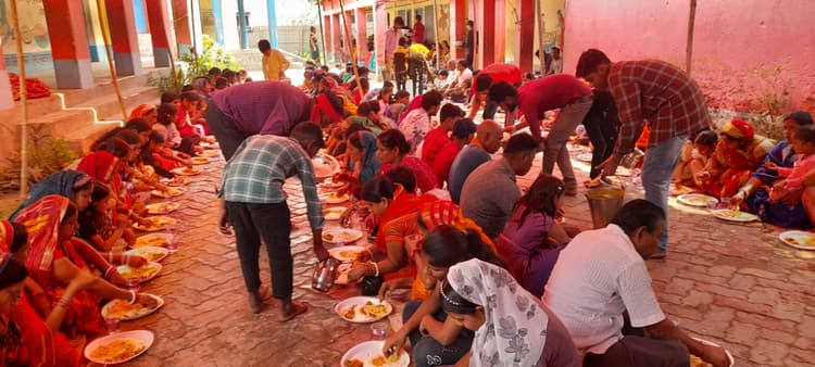 महा भंडारा का आयोजन, बड़ी संख्या में लोगों ने किया प्रसाद ग्रहण