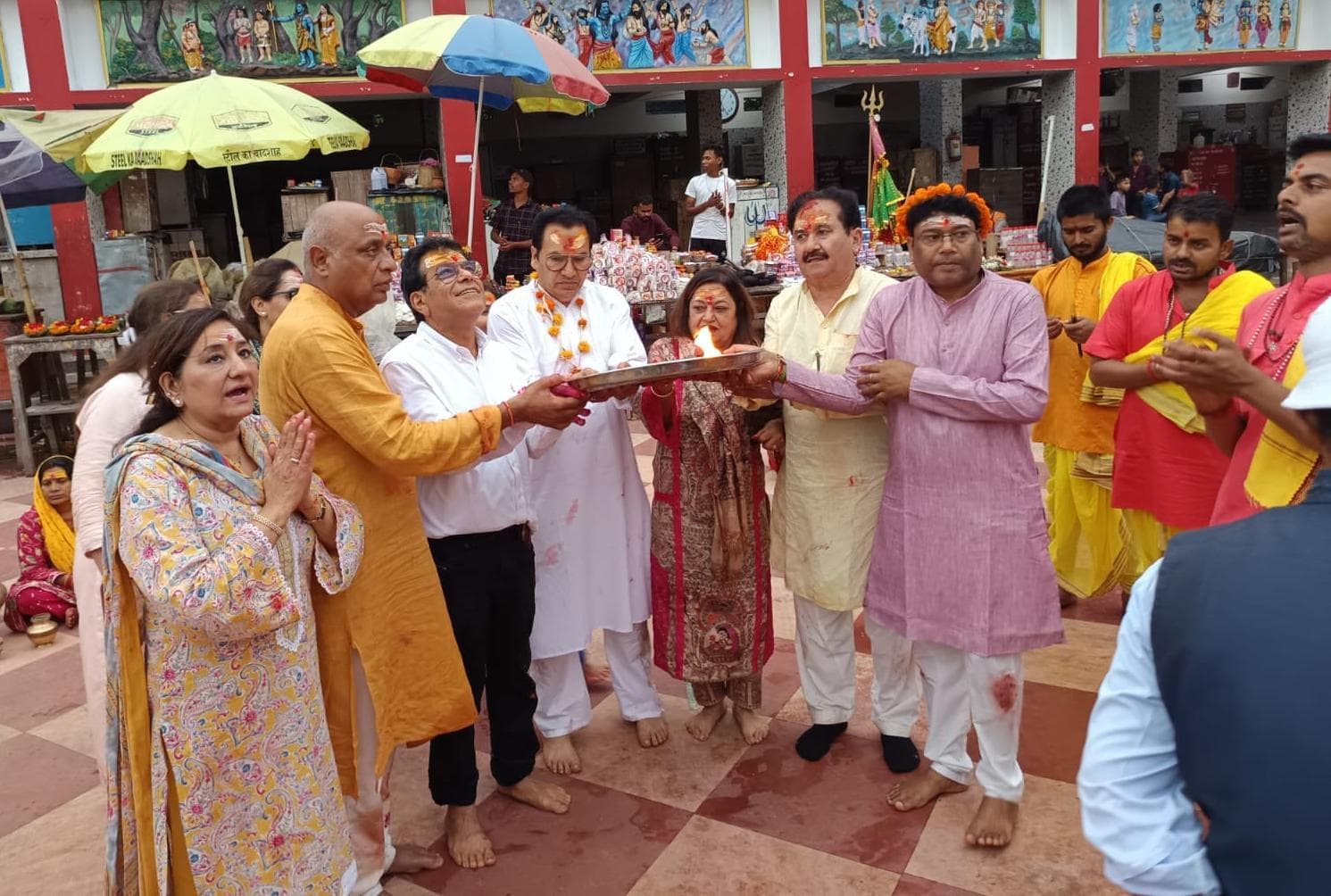 भूटानी ग्रुप के संस्थापक प्रेम भूटानी ने सपरिवार बासुकिनाथ में अर्जी लगायी