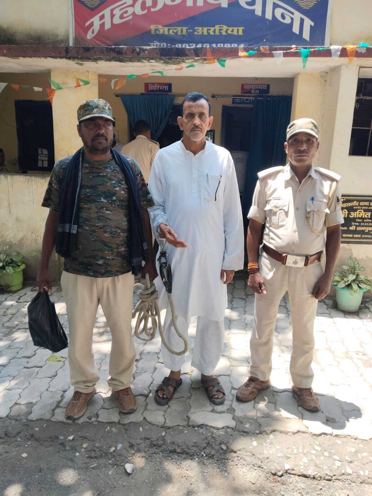 पुलिस के साथ दुर्व्यवहार मामले में पूर्व मुखिया गिरफ्तार