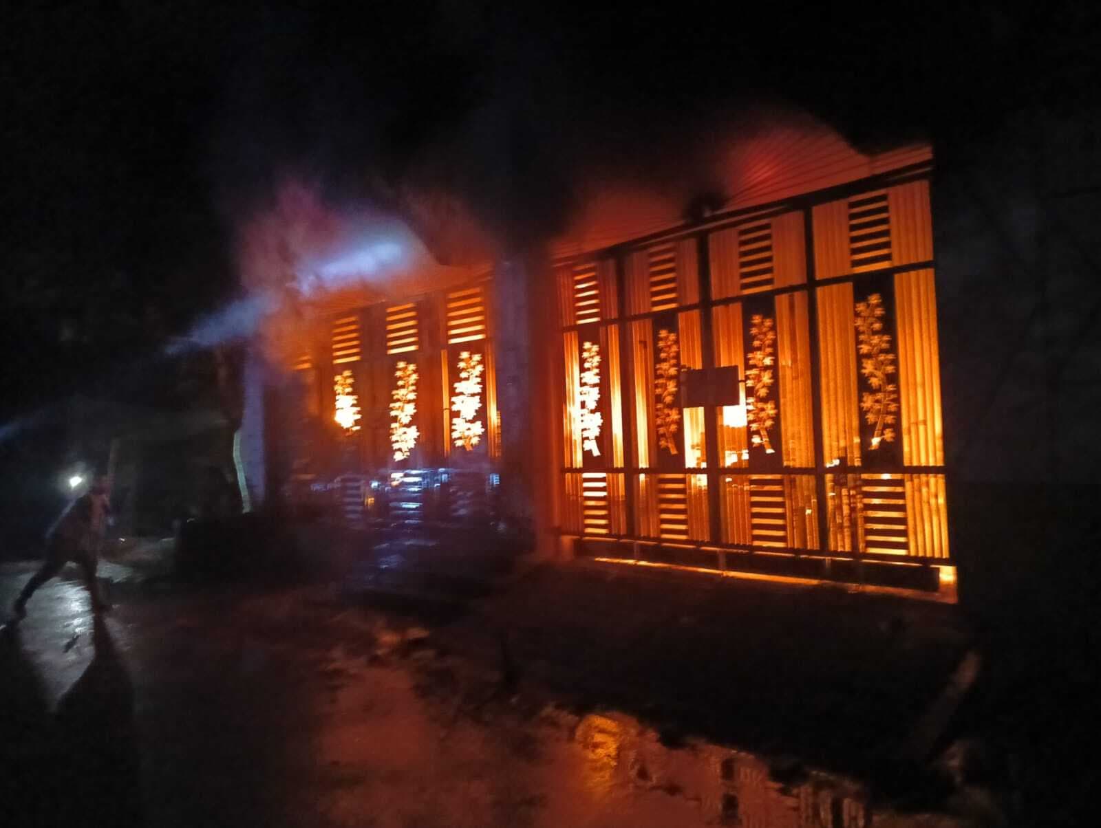 आग से पांच लाख की संपत्ति नष्ट