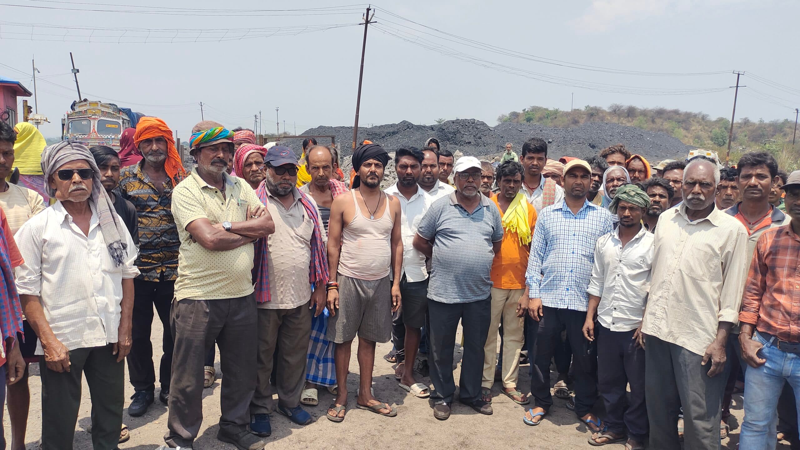 Giridih News :शर्म आती है मजदूरी बताते हुए हमको / इतने में तो बच्चों का गुब्बारा नहीं मिलता