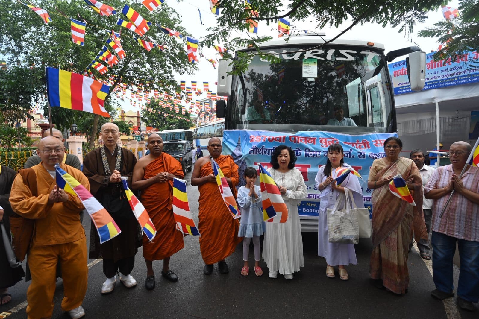 Gaya News : बुद्ध जयंती की शुरुआत, श्रद्धालुओं से गुलजार हुआ महाबोधि परिसर