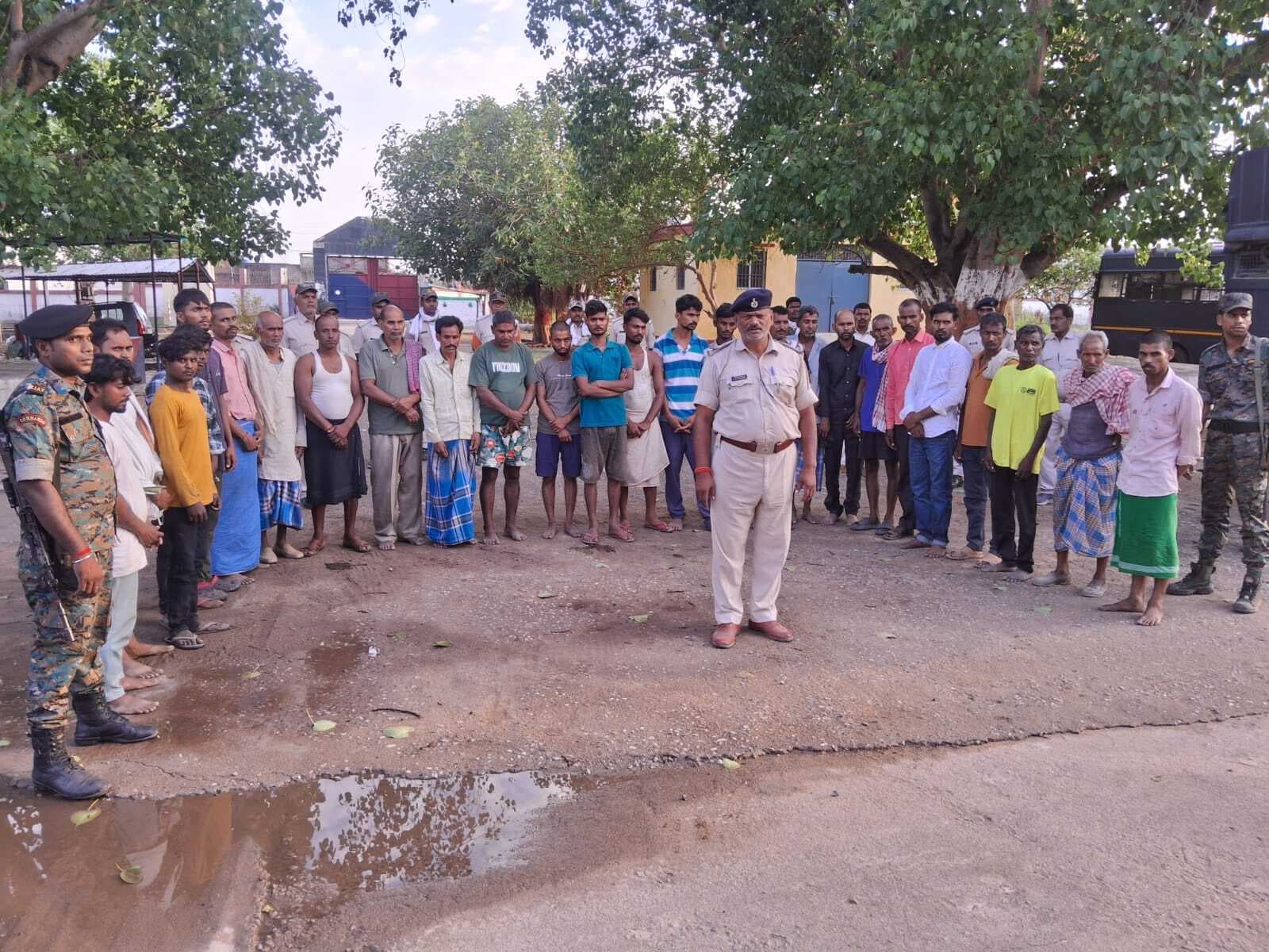 Gaya News : मोहनपुर में पुलिस पर हमला महंगा पड़ा, 26 उपद्रवी गिरफ्तार