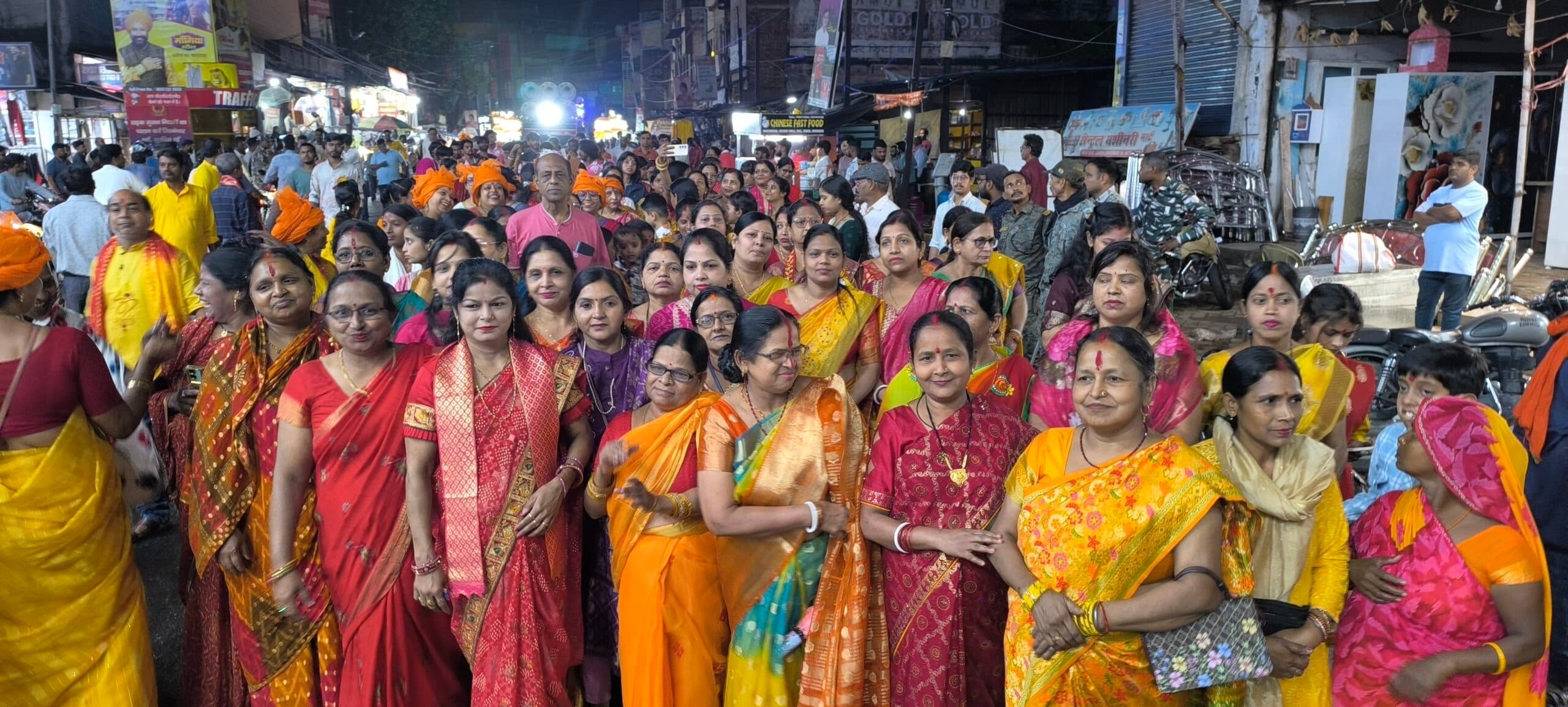 Giridih News :बारिश के बीच निकली भव्य शोभायात्रा, जयकारों से गूंजा शहर