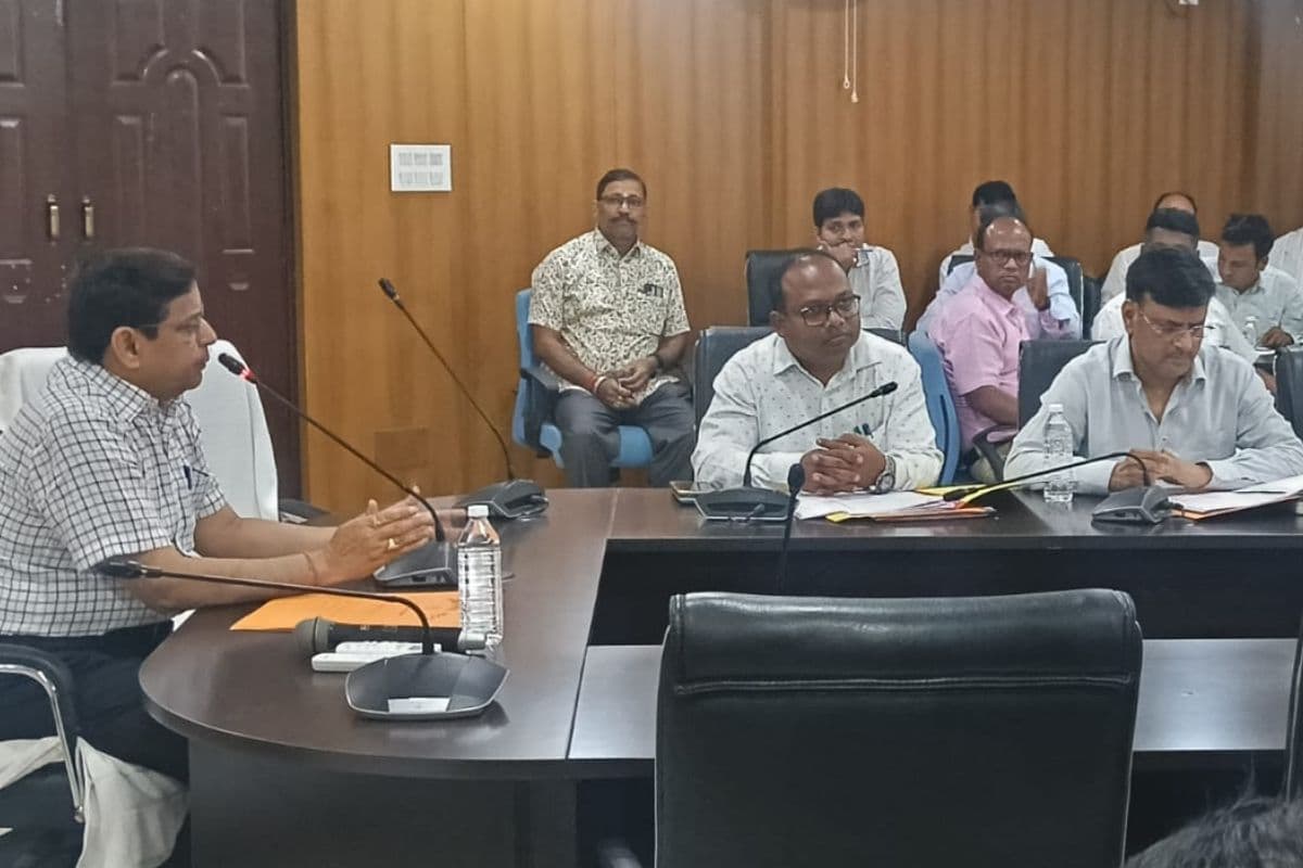 गढ़वा में पीने के पानी का गलत इस्तेमाल करने वालों की अब खैर नहीं, डीडीसी ने  दिया कार्रवाई का निर्देश