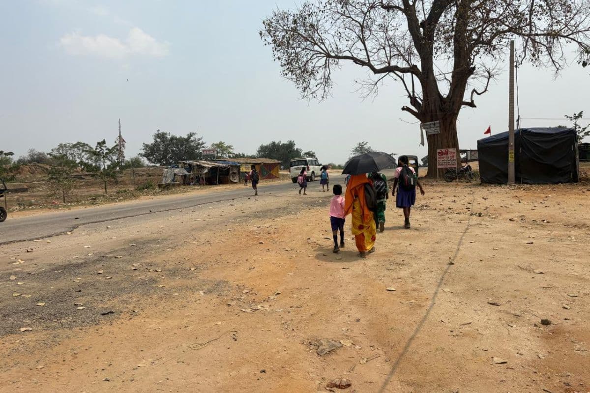 गुमला में बढ़ती गर्मी का कहर, 39 डिग्री पहुंचा पारा, छात्र हो रहे बीमार 