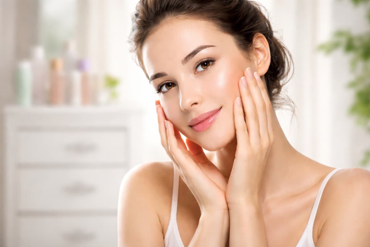 ये 3 आदतें आपकी स्किन को कर रही हैं खराब, आज ही छोड़ें और खुद देखें फर्क