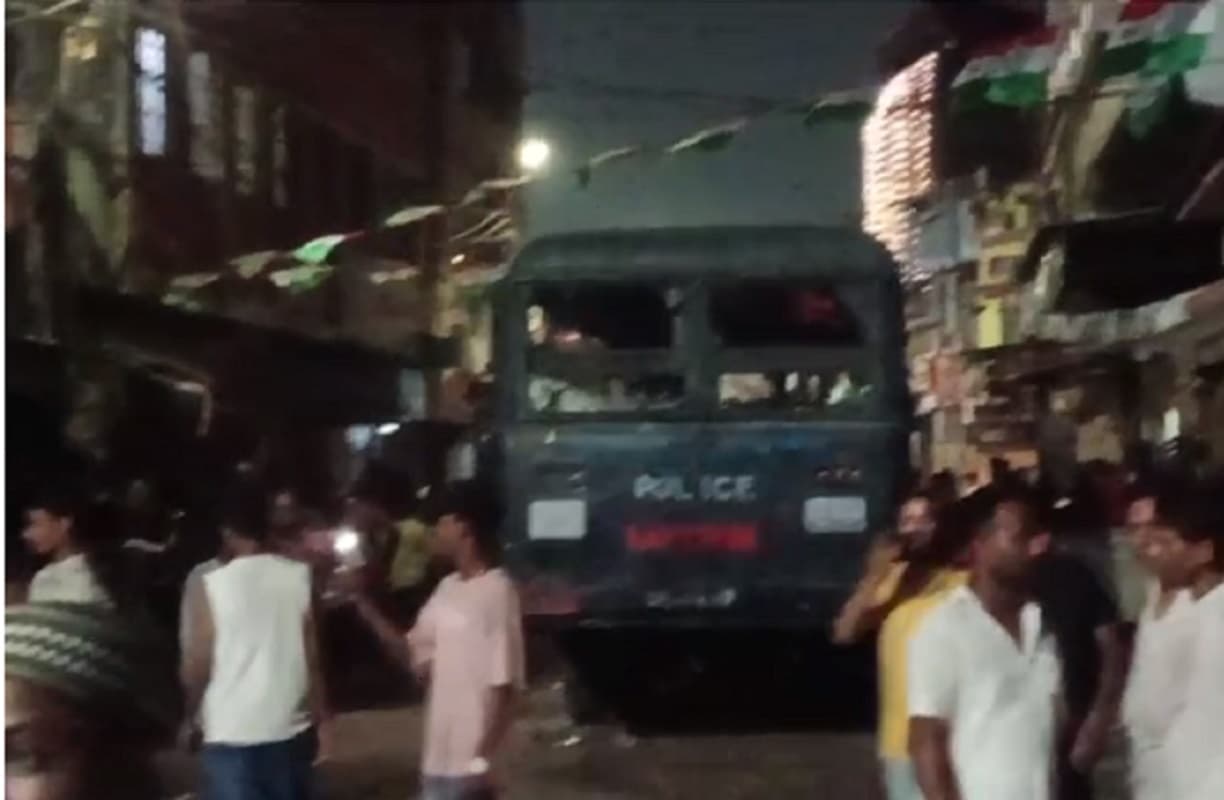 आसनसोल में चुनावी सभा के बाद हादसा, भीड़ पर चढ़ी बस, बच्ची समेत 12 घायल