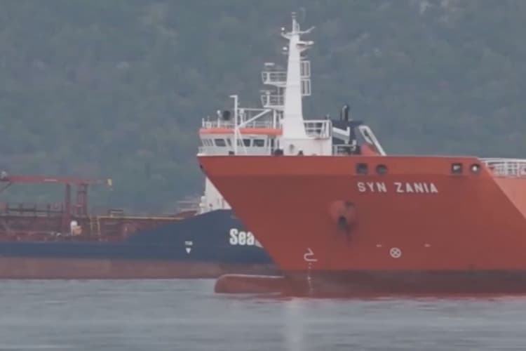 होर्मुज स्ट्रेट में ईरान ने बिछाई हैं समुद्री सुरंगें, शांतिवार्ता से पहले समाचार एजेंसियों का दावा