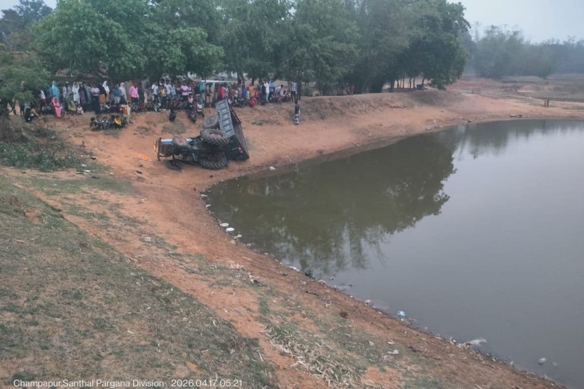 जामताड़ा में देर रात सड़क हादसा, ट्रैक्टर पलटने से चालक की मौत 