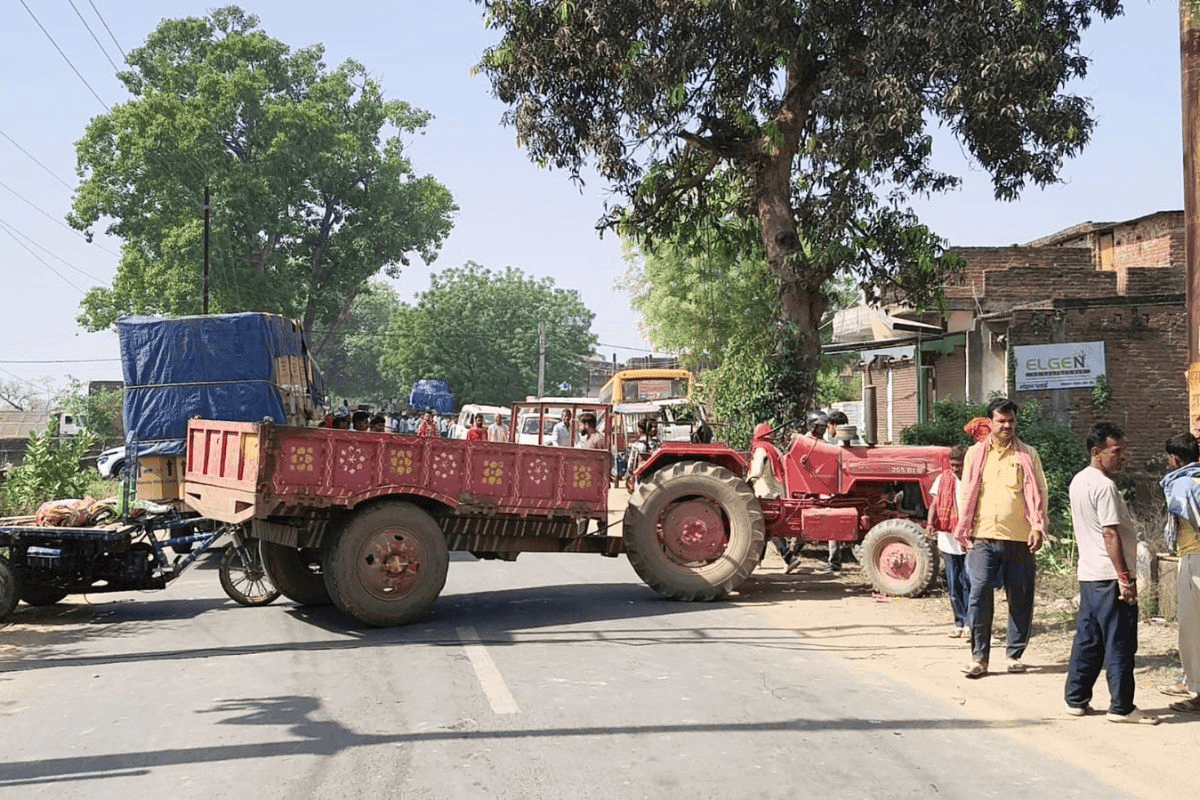 बिहार में जो युवक झगड़ा छुड़ाने गया उसे ही मौत के घाट उतारा, आक्रोशितों ने बीच सड़क पर किया हंगामा