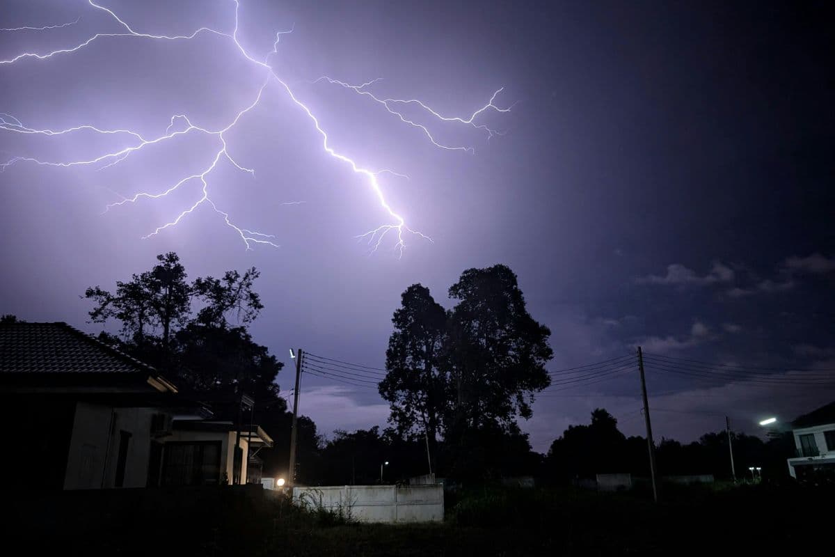 झारखंड के इन जिलों में आज ओलावृष्टि और बिजली गिरने की संभावना, ऑरेंज अलर्ट जारी