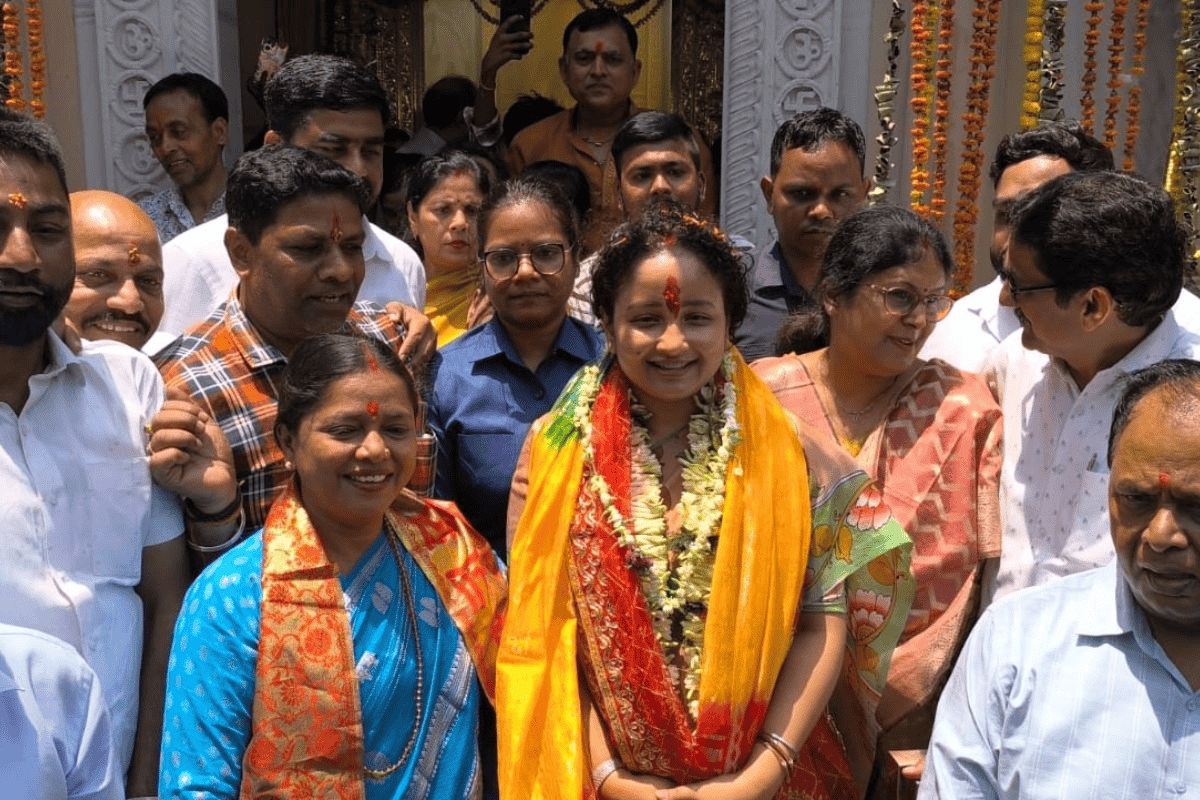 गिरिडीह में संतोषी माता महोत्सव में पहुंचीं विधायक कल्पना सोरेन, पूजा-अर्चना कर लिया आशीर्वाद