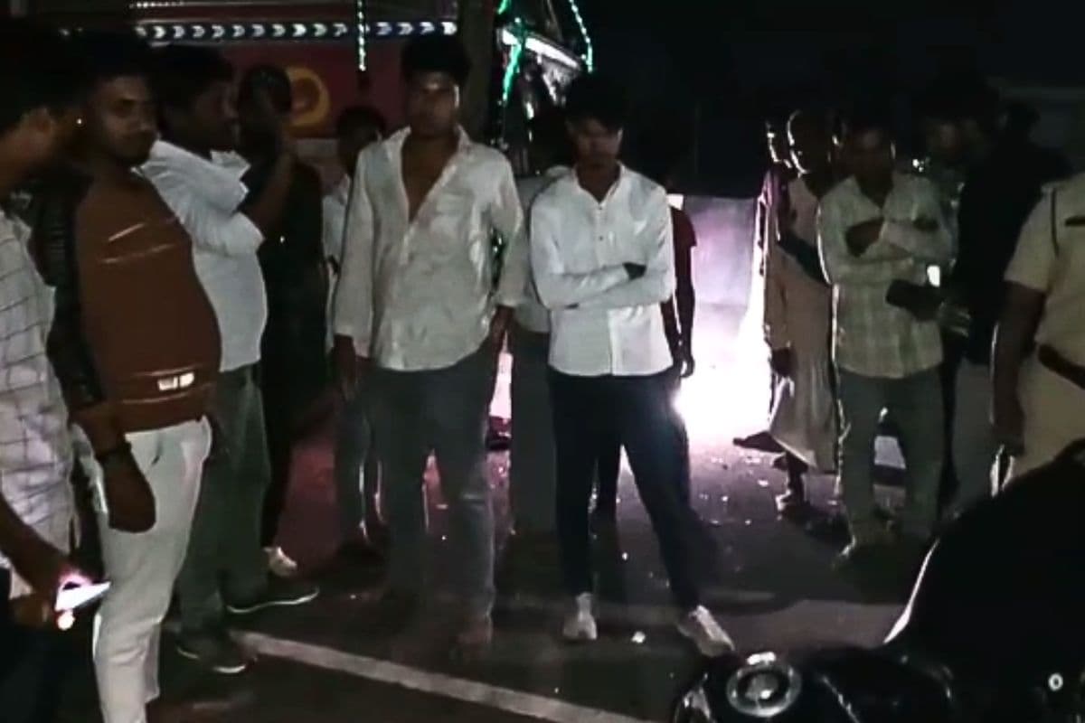कटिहार में तेज रफ्तार ट्रक ने बाइक सवार तीन युवकों को कुचला, मौके पर ही तीनों ने तोड़ा दम