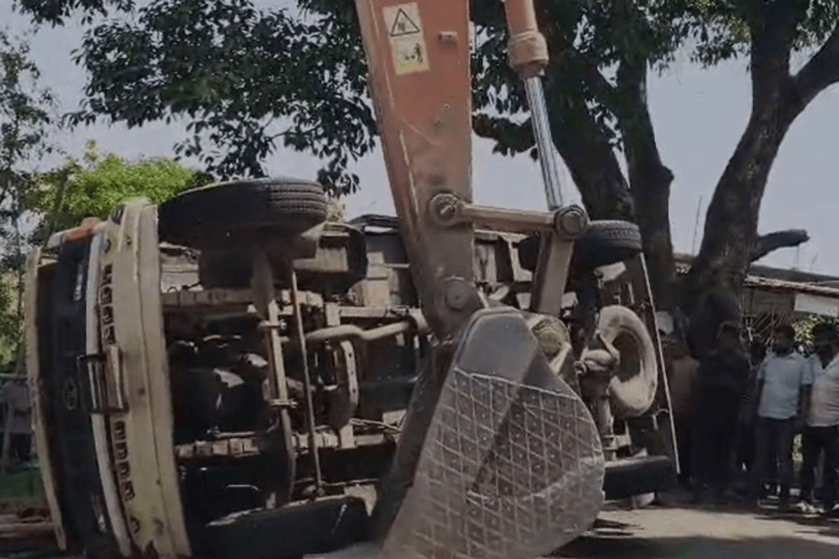 NH 39 पर शराब लदी गाड़ी और स्कूटी में भिड़ंत, मौके पर पहुंची पुलिस