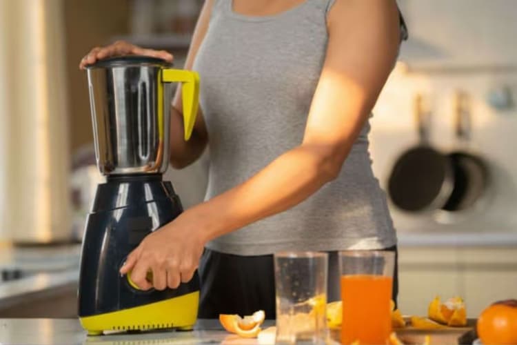 आधा भारत मिक्सर ग्राइंडर चलाने में करता है यह गलती, कहीं आप भी तो नहीं!