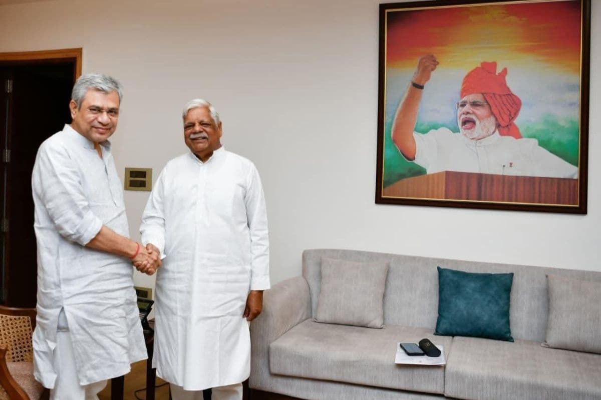 अश्विनी वैष्णव से मिले पलामू सांसद वी डी राम, वैगन फैक्ट्री और नई ट्रेनों का मिला आश्वासन