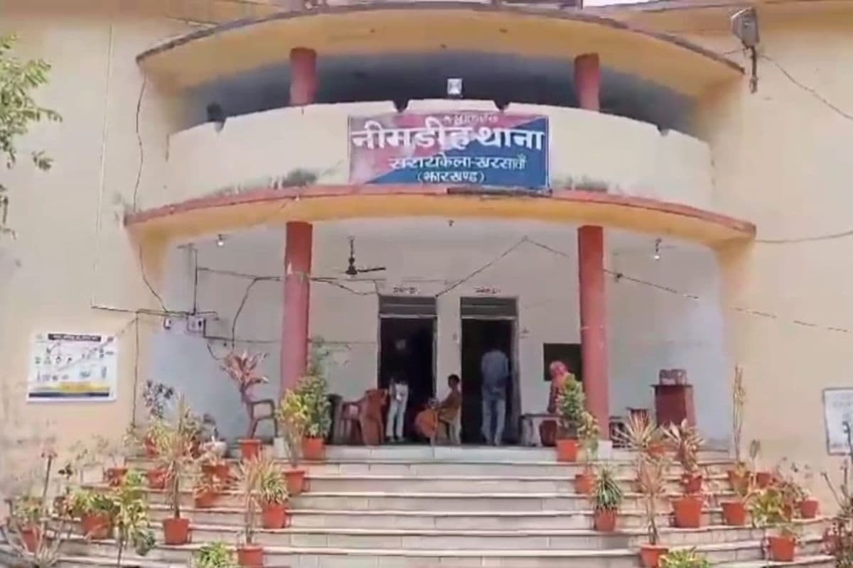 सरायकेला में शादी के दिन घर में चोरी की कोशिश, ग्रामीणों ने 5 चोर दबोचे 