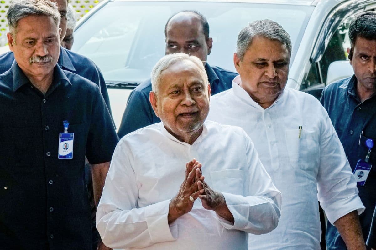 नीतीश कुमार पहुंचे दिल्ली, बोले- कल मैं शपथ लूंगा और अब यहीं रहूंगा, बेटे निशांत पर क्या कहा?
