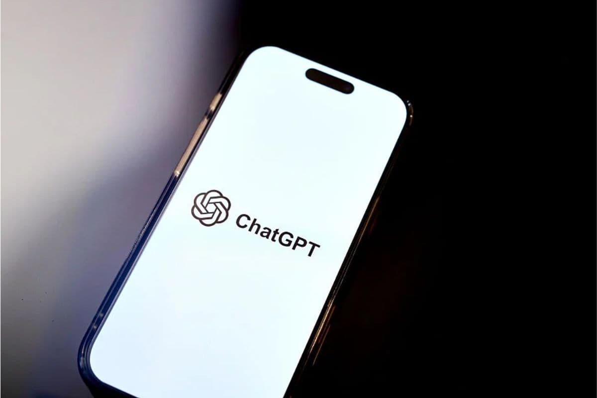 iPhone की छुट्टी? OpenAI ला रहा नया स्मार्टफोन मॉडल, ऐप्स नहीं, AI करेगा सब काम