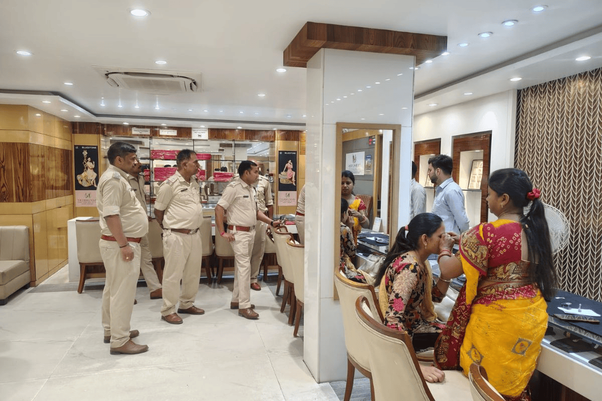 ज्वेलरी दुकानों में रामगढ़ पुलिस ने चलाया सुरक्षा जांच अभियान, दिए निर्देश 