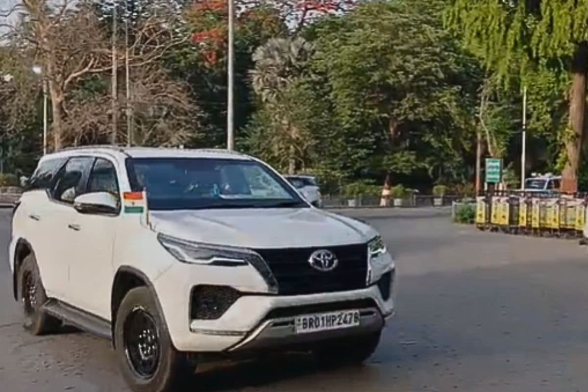 बिहार में जारी हलचल के बीच अचानक सीएम हाउस पहुंचे सम्राट, साथ में ये नेता भी हैं मौजूद