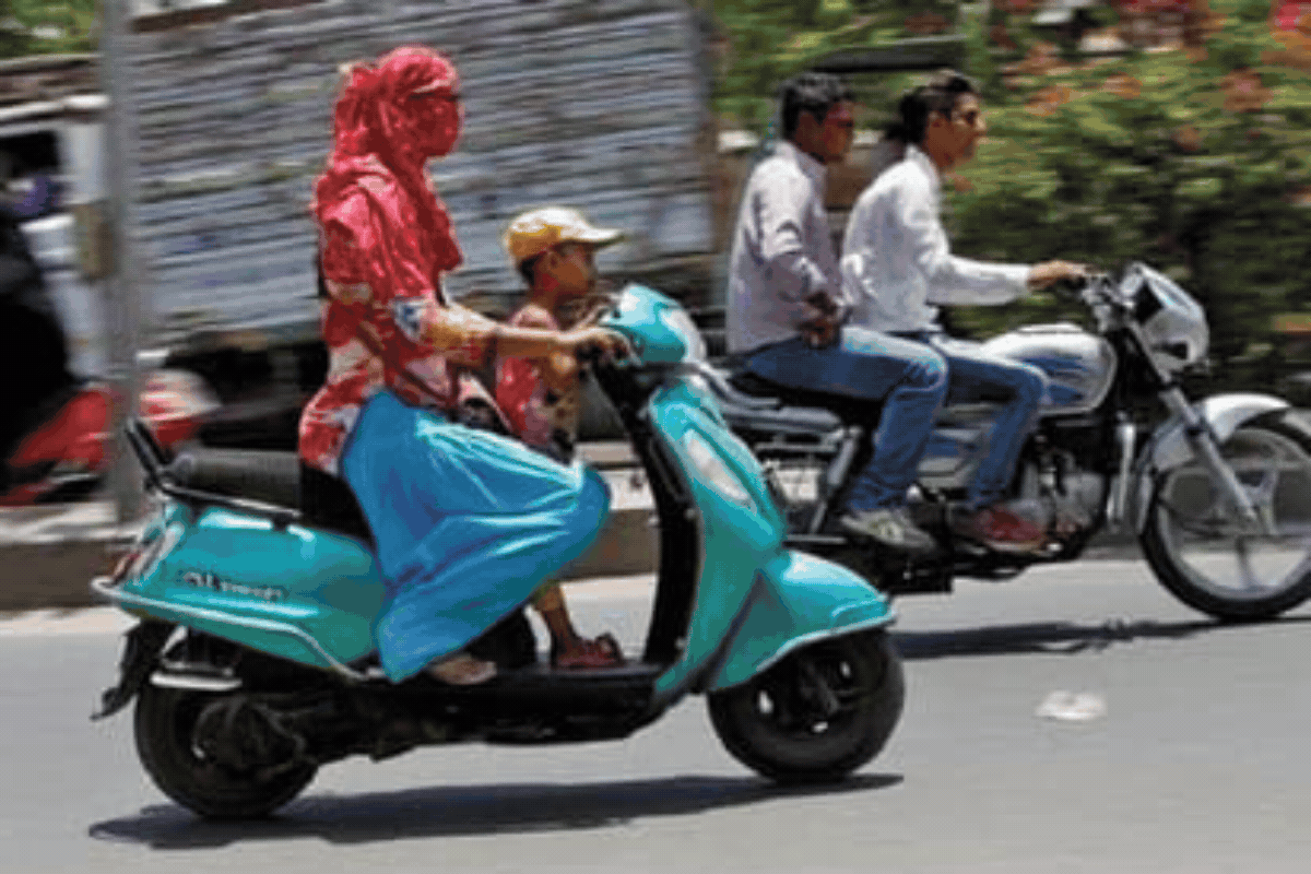 स्कूटर स्पीड नहीं पकड़ रहा? जानिए कब खुद ठीक करें और कब जाएं मेकैनिक के पास